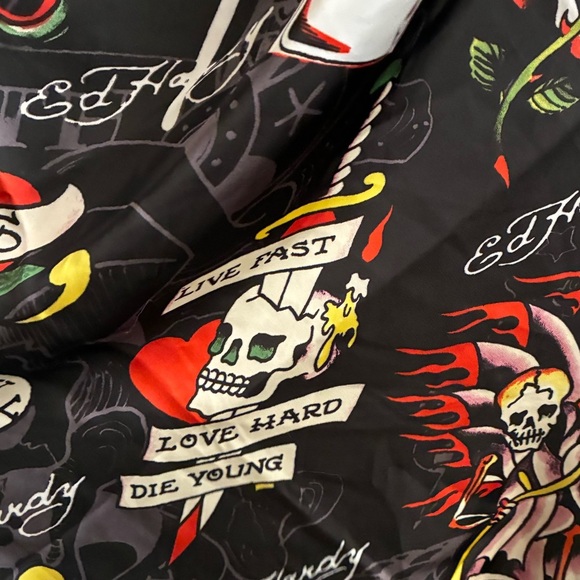 🆕Ed Hardy Born Free Multi-purpose Scarf in
"Love Kills Slowly Prints 43X43🆕 - Picture 6 of 10